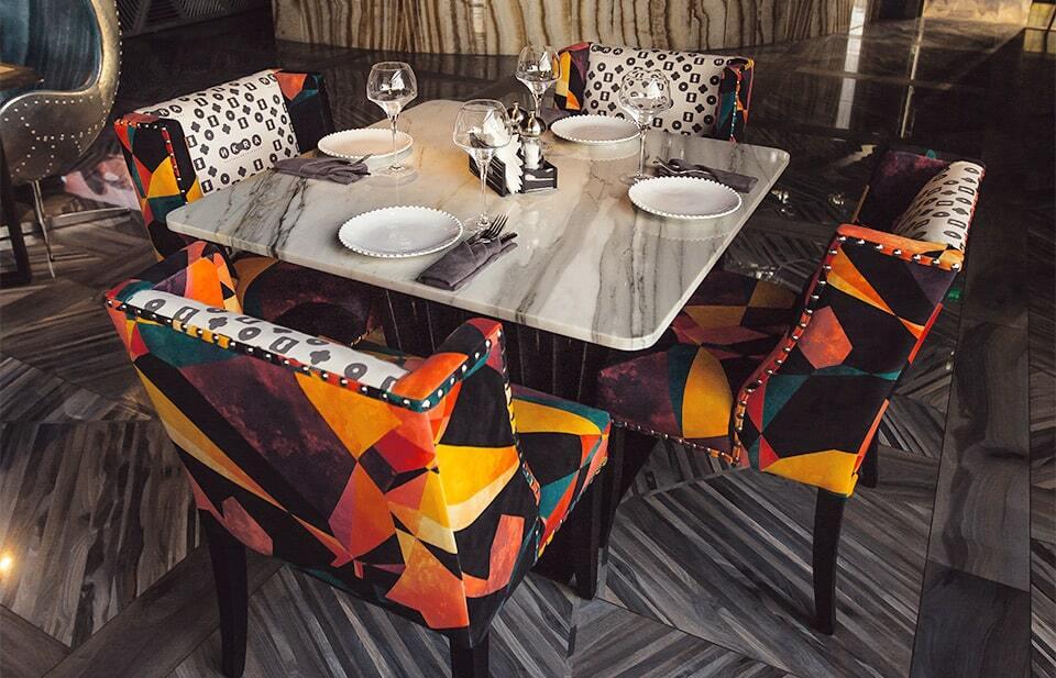  Fabricación de muebles a medida para cafeterías y restaurantes.